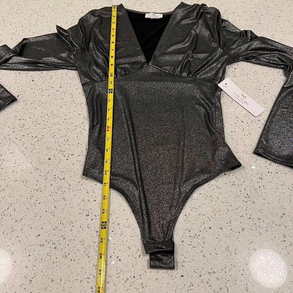 NWT LIVE IN THE MOMENT Metallic Shimmer Dark Silver Bodysuit Size M Deep V - Picture 9 of 10